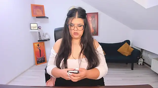 Snapshot of MariyaWill chatting on June 16, 2026, 11:18 pm MariyaWill online show from June 16, 2026, 11:18 pm