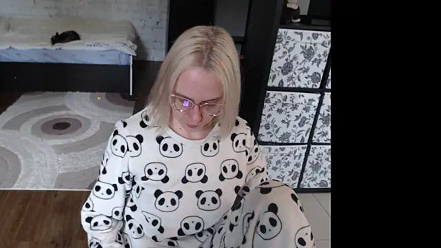Snapshot of Sweet_hot_shrmp chatting on April 26, 2026, 8:23 am Sweet hot shrmp online show from April 26, 2026, 8:23 am