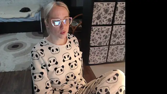 Snapshot of Sweet_hot_shrmp chatting on April 28, 2026, 2:27 am Sweet hot shrmp online show from April 28, 2026, 2:27 am