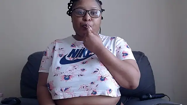 xxZoeyx online show from November 23, 2025, 5:40 am