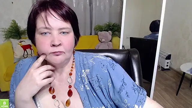 QUEEN02030 online show from May 26, 2026, 3:19 pm