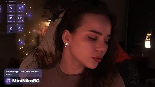 Snapshot of _MiniNika_ chatting on May 5, 2026, 3:42 pm MiniNika online show from May 5, 2026, 3:42 pm