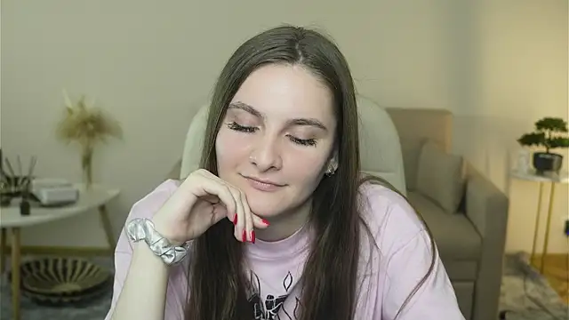 Snapshot of GwennElena chatting on March 31, 2026, 7:09 am GwennElena online show from March 31, 2026, 7:09 am