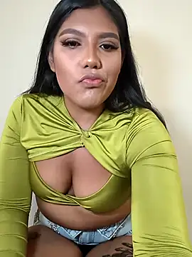 Snapshot of aleenavarro chatting on April 23, 2026, 8:33 pm aleenavarro online show from April 23, 2026, 8:33 pm