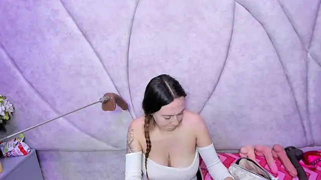 Luxurious breastfeeder online show from March 31, 2026, 12:38 pm