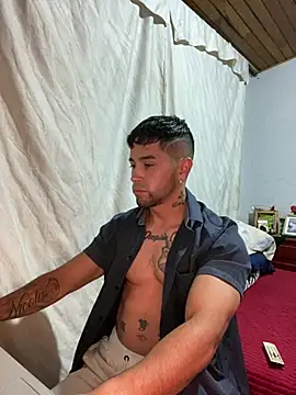 Snapshot of Sexmuscle17 chatting on June 4, 2026, 11:33 pm Sexmuscle17 online show from June 4, 2026, 11:33 pm