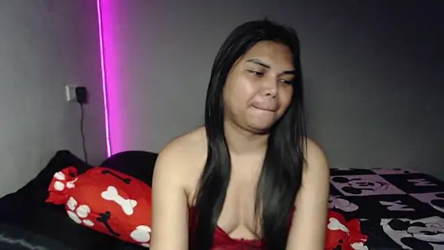 yourhotasiantrann online show from April 4, 2026, 3:53 pm