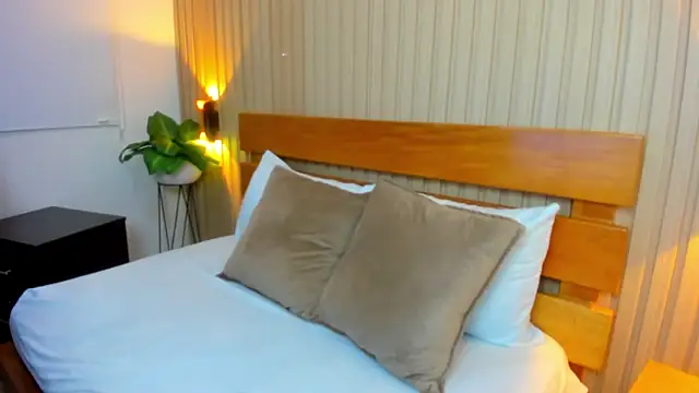 Snapshot of anahi_weeks chatting on April 15, 2026, 7:32 pm anahi weeks online show from April 15, 2026, 7:32 pm