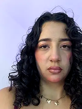 bella swwan  online show from April 12, 2026, 1:49 pm