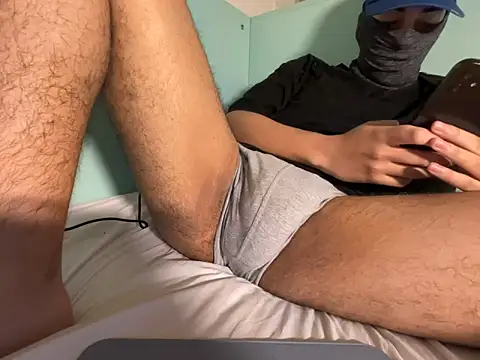 Snapshot of Rebeu_77 chatting on April 12, 2026, 10:37 pm Rebeu 77 online show from April 12, 2026, 10:37 pm