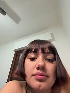 Abrildqquino online show from May 16, 2026, 1:02 am