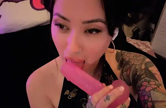 iamivyluv online show from April 15, 2026, 3:57 am