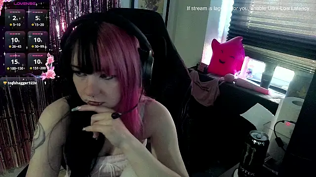 Snapshot of CutieTracer chatting on April 28, 2026, 10:20 am CutieTracer online show from April 28, 2026, 10:20 am