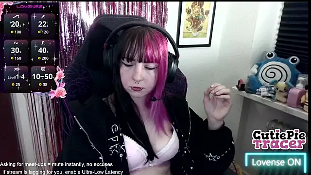 Snapshot of CutieTracer chatting on May 17, 2026, 7:54 pm CutieTracer online show from May 17, 2026, 7:54 pm