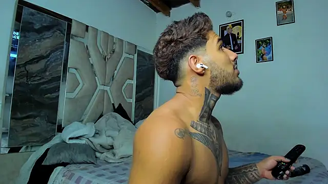 YoiPerezDj online show from April 1, 2026, 4:46 am