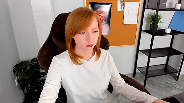CherryCrushLove online show from April 29, 2026, 5:55 am