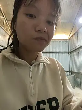 Elisa-a online show from April 6, 2026, 1:25 am