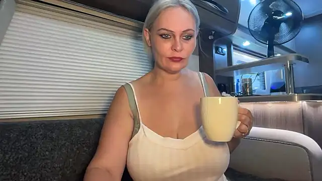 Snapshot of BustySwingingSlut chatting on June 28, 2026, 9:15 am BustySwingingSlut online show from June 28, 2026, 9:15 am