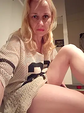 RinaSunX online show from April 4, 2026, 2:43 am