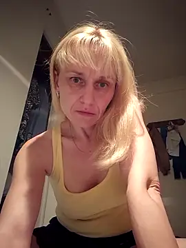 RinaSunX online show from April 13, 2026, 1:11 am