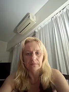 RinaSunX online show from April 21, 2026, 2:15 am