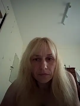 RinaSunX online show from April 21, 2026, 4:01 pm