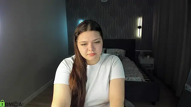 Evelyne Loo online show from April 7, 2026, 1:39 am