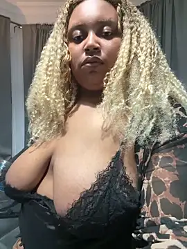 zahiraax online show from April 15, 2026, 8:53 pm