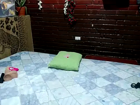 kristalmarelyn online show from April 11, 2026, 7:45 am