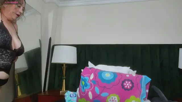 RoxanneSquirt online show from May 16, 2026, 12:07 am