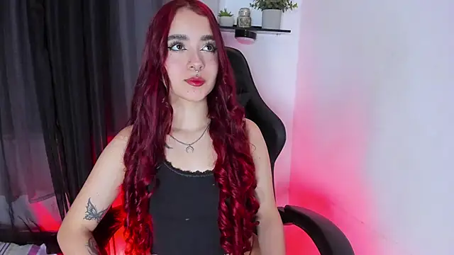 Snapshot of Red_DollX chatting on April 22, 2026, 11:39 pm Red DollX online show from April 22, 2026, 11:39 pm
