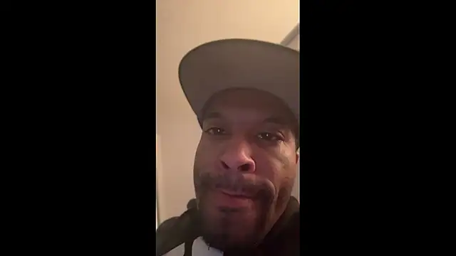 JRNBLU44 online show from April 19, 2026, 11:18 pm