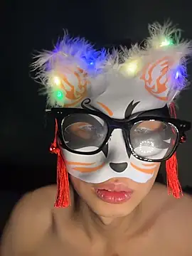 tuanhip online show from April 17, 2026, 2:20 pm