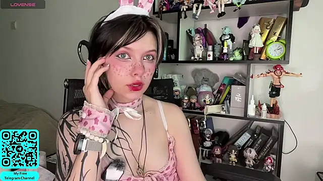 MadalynNosel online show from June 17, 2026, 7:00 am