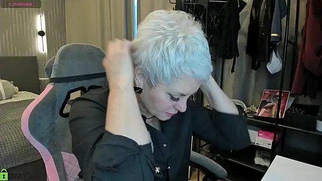 Linda Zef1r online show from April 20, 2026, 1:08 am