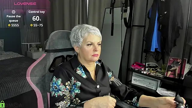 Linda Zef1r online show from April 21, 2026, 1:42 am