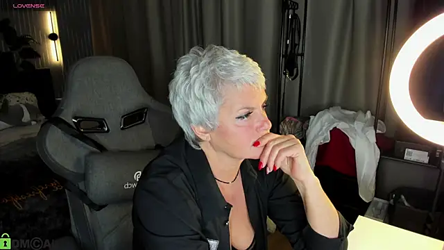 Linda Zef1r online show from May 12, 2026, 9:28 am