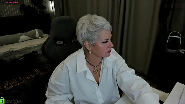 Linda Zef1r online show from May 23, 2026, 1:00 am