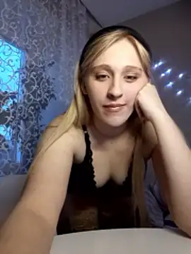 Snapshot of IsOlli chatting on April 4, 2026, 12:24 pm IsOlli online show from April 4, 2026, 12:24 pm
