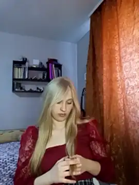 Snapshot of IsOlli chatting on May 3, 2026, 8:09 am IsOlli online show from May 3, 2026, 8:09 am