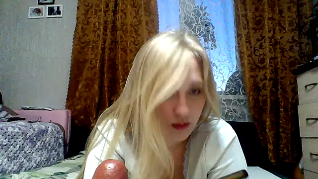 Snapshot of IsOlli chatting on June 3, 2026, 2:55 pm IsOlli online show from June 3, 2026, 2:55 pm