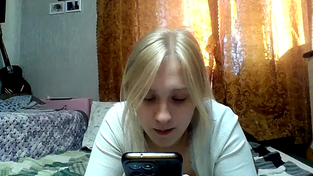 Snapshot of IsOlli chatting on June 4, 2026, 1:17 pm IsOlli online show from June 4, 2026, 1:17 pm