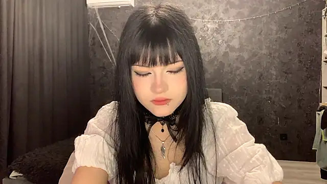 EmilyEmbears online show from April 21, 2026, 5:14 am