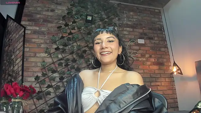 Snapshot of Hanna_Clark__ chatting on May 15, 2026, 2:46 pm Hanna Clark online show from May 15, 2026, 2:46 pm