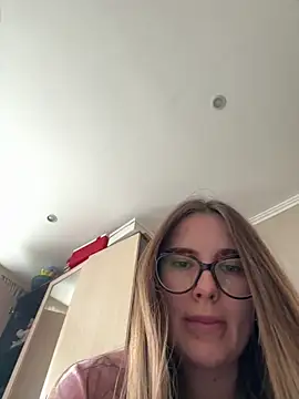 Snapshot of Lindasix chatting on April 3, 2026, 10:13 am Lindasix online show from April 3, 2026, 10:13 am