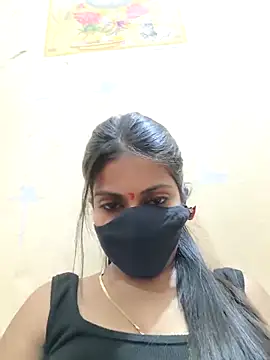 shreyaverma899 online show from April 13, 2026, 4:34 pm