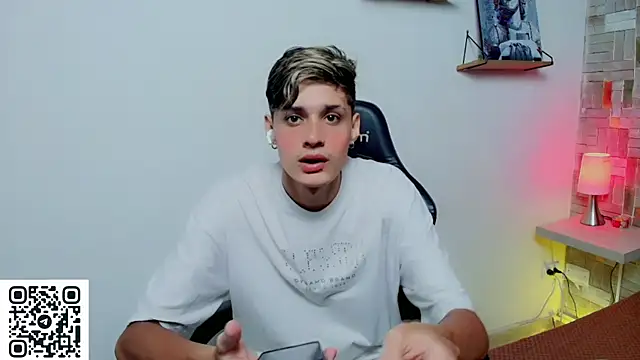flaquito    online show from May 21, 2026, 8:38 pm