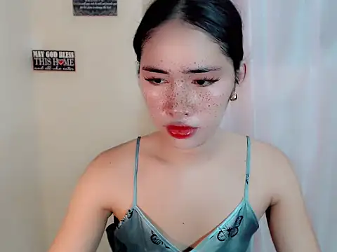 urasiankylie online show from May 3, 2026, 5:02 am