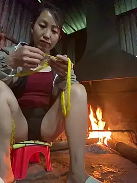 Huonglyna online show from April 26, 2026, 2:53 am