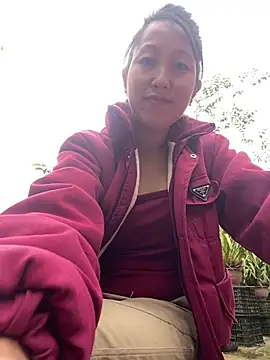 Huonglyna online show from April 29, 2026, 1:43 am